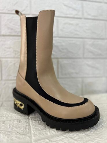 Čizme: 36 do 41
2850

din.
Extra kvalitet — 11