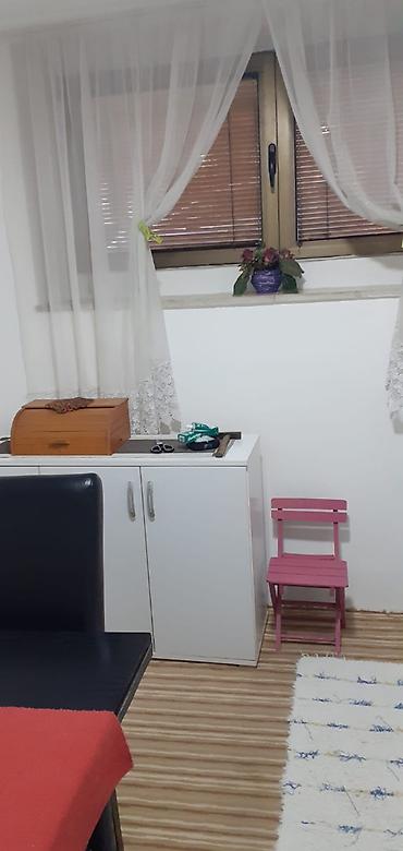 Dugoročni najam stanova: IZDAJE SE DVOSOBAN STAN U CENTRU NIŠA Izdaje se potpuno namešten — 12