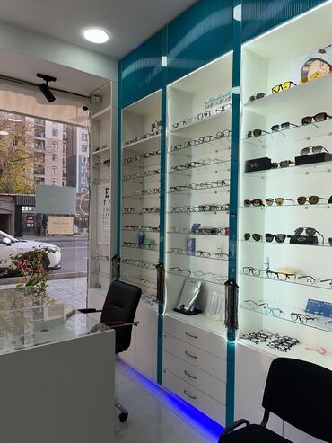 Aksesuarlar üçün vitrinlər: Eynək üçün, Yeni — 7