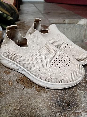 krossovka: Təsvir: - Rəng: bej - Model: slip-on, bağsız - Material: trikotaj/mesh — 1