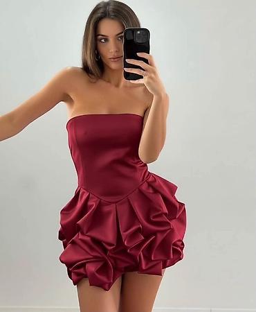 maxers nova kolekcija: Koktel mini haljina bez bretela sa skulpturalnim naborima - Model — 1