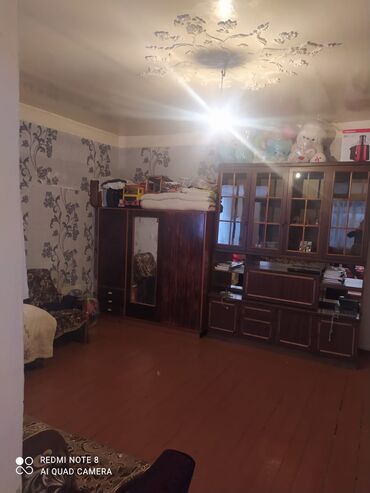 Uzunmüddətli kirayə evlər: Ev Xaçmaz şəhər s.qurbanov küç.4 mertebeler terefde yerləşir aylıq — 10