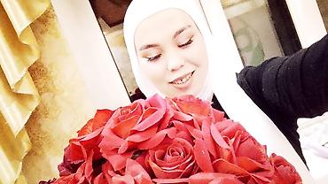 Букеты из живых цветов: Букет из крупных красных роз - Классическая композиция из густо — 2