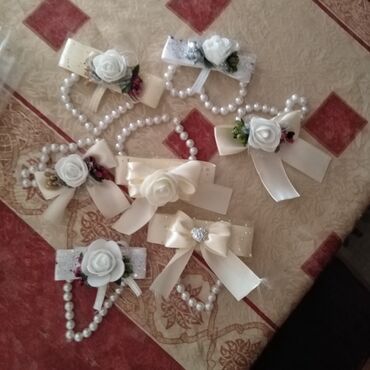 Svadbena oprema: Cvetna traka za kosu sa velom, idealna za posebne prilike. Traka je — 5