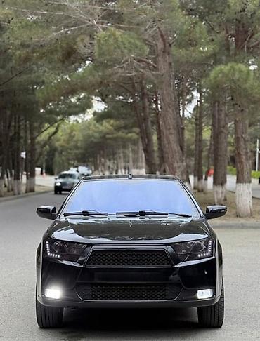 Model: Sedan (qara rəng), 4 qapı Xüsusiyyətlər: - Aqressiv dizaynlı