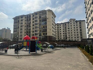 продаю 2х команатную квартиру в 7 мкр: 3 бөлмө, 139 кв. м, Элитка, 3 кабат, ПСО (өзү оңдоп түзөтүп бүтүү үчүн)