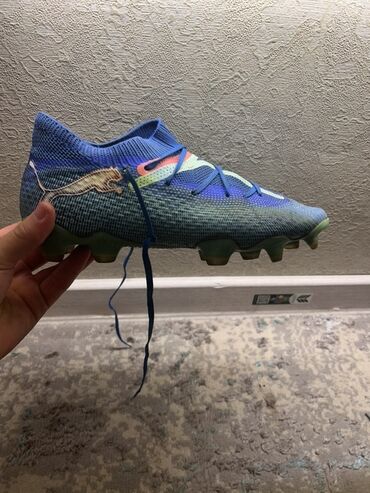 тенисный ракетки: Футбольные бутсы (2 пары) Обе пары 1) Puma: - Модель: серия с