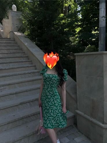 Gündəlik donlar: Yaşıl rəngli, xırda ağ çiçək naxışlı qadın donu. - Kəsim: Belə