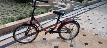 Велосипеды: Продаю велосипеды детские красные нужно поменять шины. синие надо