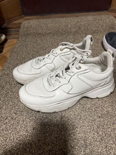 обувь белая: Продаю кроссовки ZARA кожа размер 40