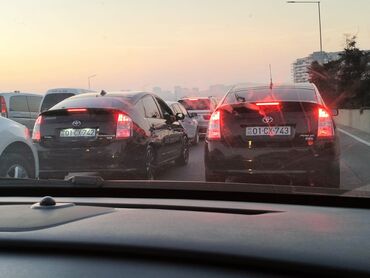 продажа автомобилей в азербайджане: Toyota Prius – hibrid sedan Xüsusiyyətlər: - Korpus: 5 qapılı liftbek