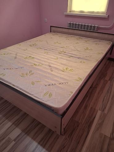 3 3: Двуспальная кровать, Б/у, С матрасом, длина - 200 см — 1