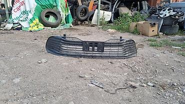 Автозапчасти: Решетка радиатора Toyota Б/у, Оригинал — 4