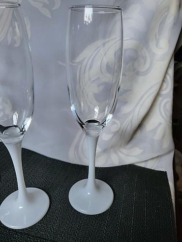 Čaše: Case,nove,vintaz za vino. Case za vino,sve na njima odsjaj od svetla — 9