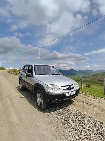 Chevrolet: Chevrolet Niva SUV - Kuzov: 5 qapılı, gümüşü rəngli, plastik qoruyucu — 4