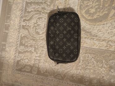 Барсетки: Барсетка, Louis Vuitton, Материал: Искусственная кожа, Б/у