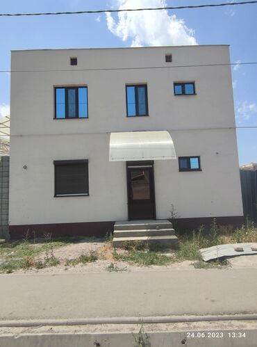 продаю бутик караван: Сдается помещение на первом этаже 12 кв.м. и на втором 28 кв.м. под
