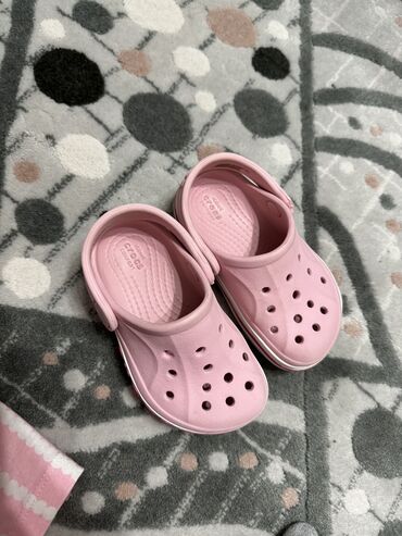 Детская обувь: Продаю crocs Листайте размеры тоже сфотала В отличном состоянии