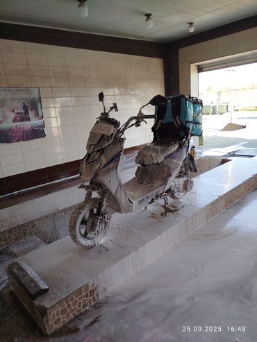 Paltar tikişi: Moped üçün köpüklü yuma xidməti - İxtisaslaşma: skuter və mopedlərin