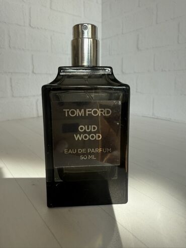 купить резиновий член: Tom Ford Oud Wood Eau de Parfum. Из 50 мл осталось 40 мл. Колпачка