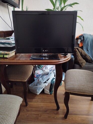 x box 360: LCD/LED televiziya üçün arxa panel bağlantıları olan cihaz. Arxa