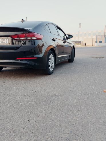 Hyundai: Hyundai Elantra: 1.6 l | Sedan — 2