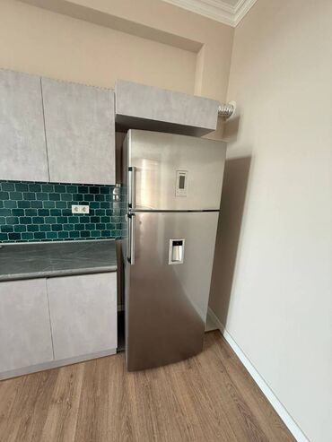 ikici el soyducu: İşlənmiş 2 qapılı Siemens Soyuducu Satılır, rəng - Boz, Dispenserli