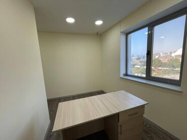 Ofislər: Xətai metrosunun arxasında, metroya piyada 7-8 dəqiqəlik məsafədə, 16 — 12