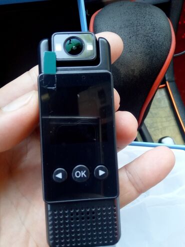 Videokameralar: 180 dərəcə dönən lensə malik bu mini korpus kamera, istifadə rahatlığı — 7