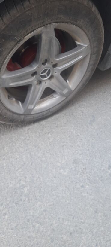 Disk təkərlər: Mercedes-Benz avtomobilləri üçün nəzərdə tutulmuş beşguşəli dizayna