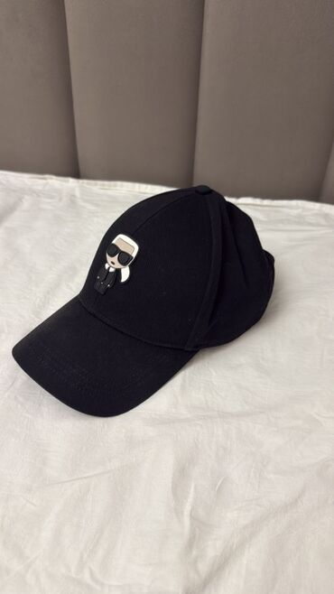 нижний белё: Кепка, Шестиклинка, Козырек: Изогнутый, С вышивкой