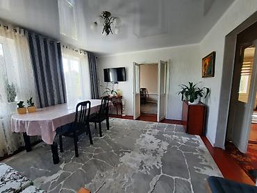 Үйлөрдү сатуу: 4 бөлмө, 56 м², 5 соток, Токмок, Менчик ээси — 5