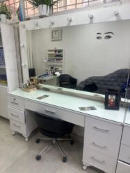 письменный стол: İşlənmiş, Makiyaj üçün masa, Güzgülü