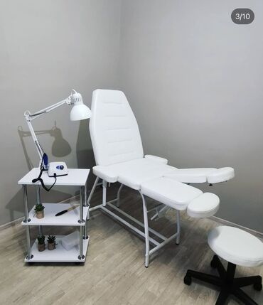 оборудование для салонов красоты: Продаю кресло для педикюра в идеальном состоянии