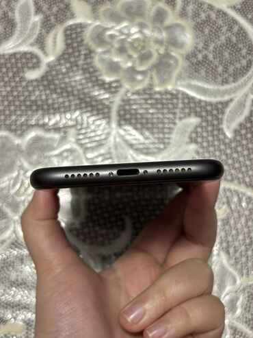 Apple iPhone: IPhone 11, Qara, Face ID — 2