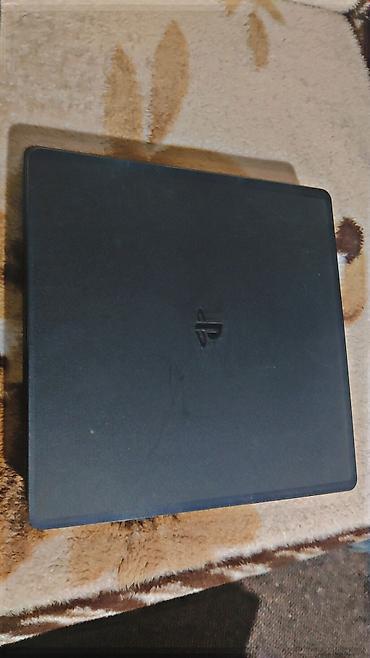 PS4 (Sony Playstation 4): Na prodaju PS4 Slim čipovan, u veoma dobrom stanju, potpuno ispravan — 8