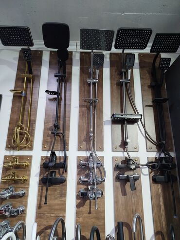 Çanaqlar, tülpanlar: Duş sistemləri və qarışdırıcı kran kolleksiyası - Müxtəlif