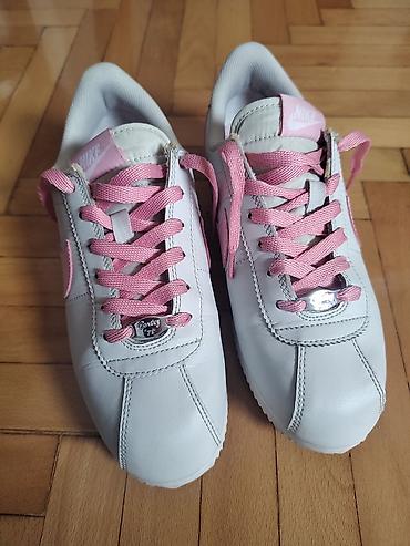 ženski: Bukvalno jednom obuvene, velike su mi, nove skroz sto se i vidi, Nike — 5