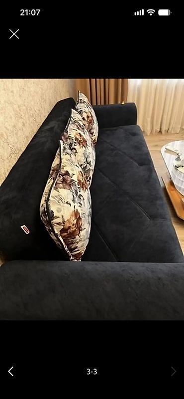 Qara rəngli yumşaq parça üzlü divan - Stil: Modern, minimal xətlər
