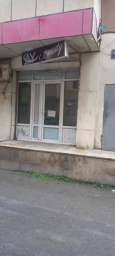 Gözəllik salonu üçün nəzərdə tutulmuş bu dəstə işıqlı makiyaj masası