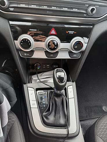 Hyundai: Hyundai Elantra: 2019 г., Автомат, Бензин, Седан — 16