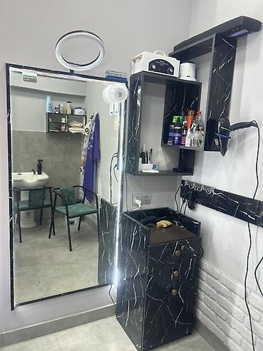 Другая салонная, медицинская мебель: Bərbər salon mebeli Güzgü 1.60 eni isə 0.80 kənarları işiqlı 1 ədəd — 1