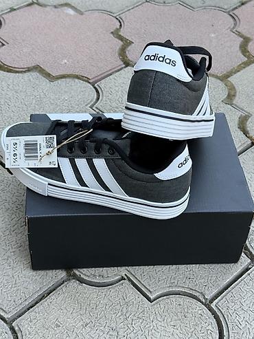 одам даром одежду: Adidas Daily 4.0 Оригинал из США. EU 37.5-38, стелька 24 см. Цена 6000 — 2