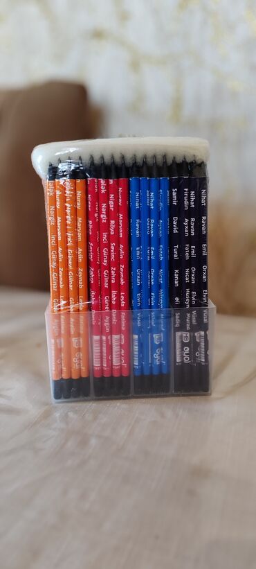 купить детскую коляску бу: Hər növ məktəb ləvazimatları satılır — qələm, dəftər, pozan, xətkeş