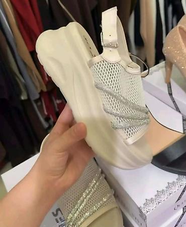 Sandale: Ženska obuća – tri modela 1) Elegantne špic salonke/mule L.Day - — 29