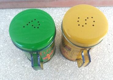 Antikvarna roba: Set za so i biber u obliku metalnih konzervi Raritet koji se ne može