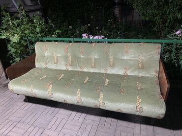 Раскладные диваны: Продаю диван