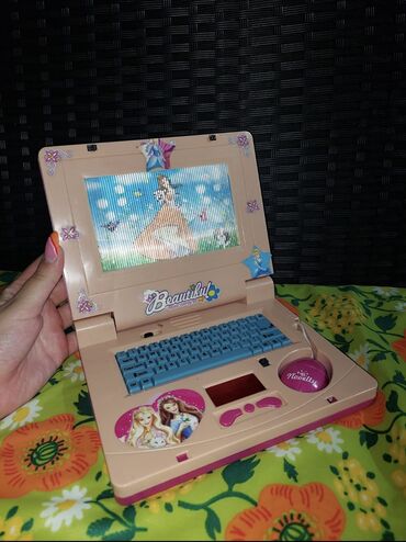 rainbow friends plišana igračka: Igracka lap top
Radi na baterije
Koga zanima mogu poslati jos slika