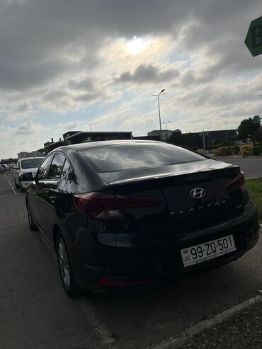 Hyundai: Hyundai Elantra: 1.6 l | 2019 il Sedan — 10