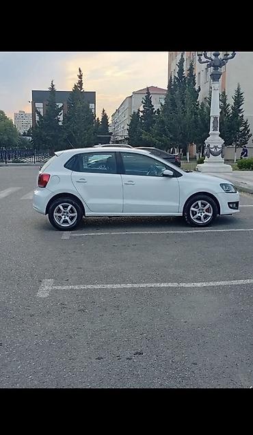 opel ehtiyat hisseleri: Volkswagen Polo, ağ rəng, 5 qapılı hetçbek. Mühərrik və ötürmə: - — 3